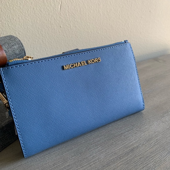 Michael Kors wristlet - Picture 7 of 7